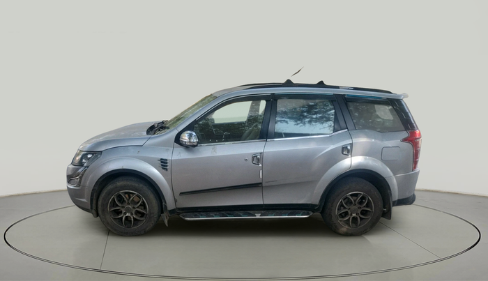 2016 Mahindra XUV500 W6 AT 1.99, Diesel, Automatic, 2,38,933 km, exterior