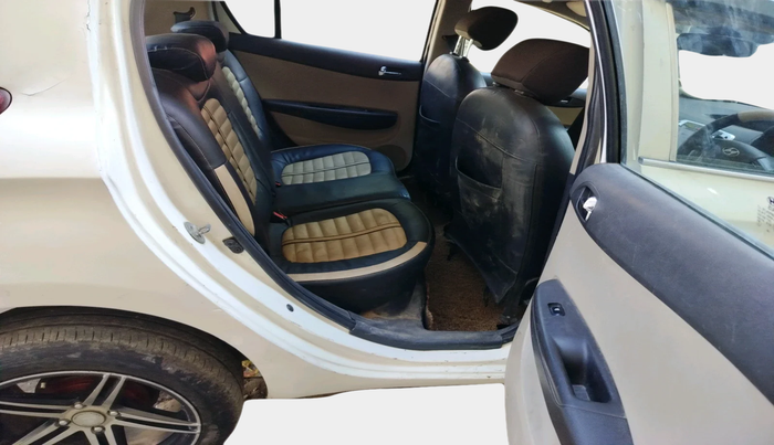 2013 Hyundai i20 SPORTZ 1.2, Petrol, Manual, 1,11,819 km, interior