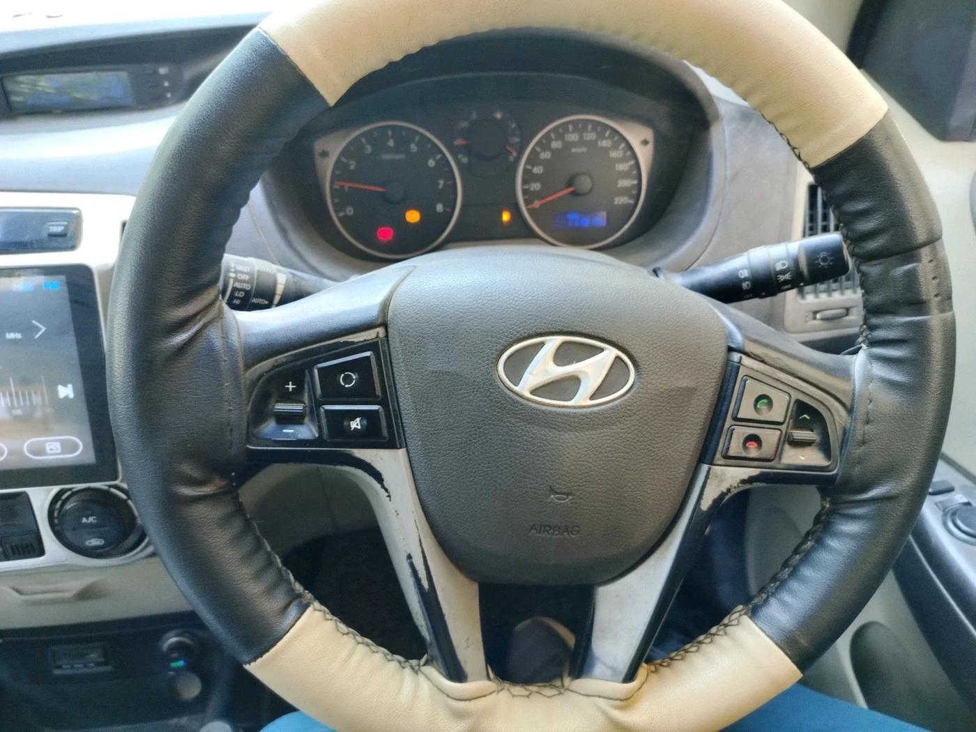2013 Hyundai i20 SPORTZ 1.2, CNG, Manual, 1,11,819 km, interior