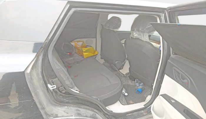 2022 Mahindra XUV300 W4 1.2 PETROL, Petrol, Manual, 37,759 km, interior