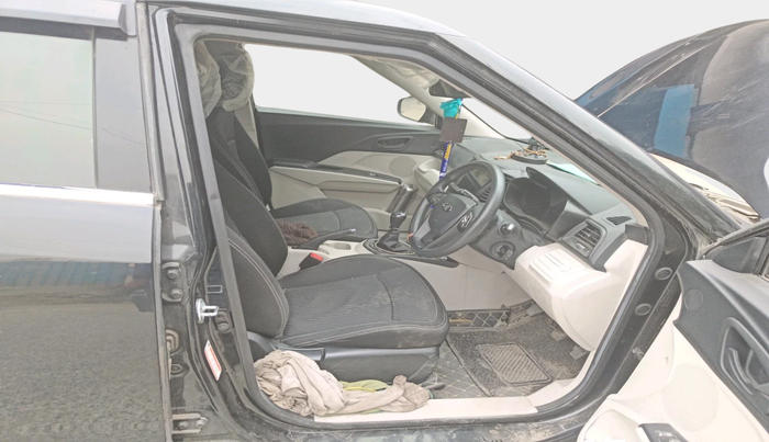 2022 Mahindra XUV300 W4 1.2 PETROL, Petrol, Manual, 37,759 km, interior