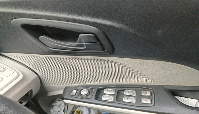 2022 Mahindra XUV300 W4 1.2 PETROL, Petrol, Manual, 37,759 km, interior