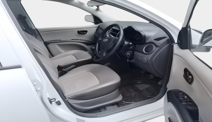 2014 Hyundai i10 MAGNA 1.1, Petrol, Manual, 11,436 km, interior