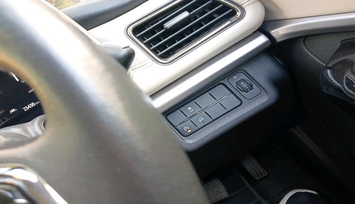 2024 Mahindra XUV700 AX 7 LUXURY P AT 7 STR, Petrol, Automatic, 23,440 km, interior