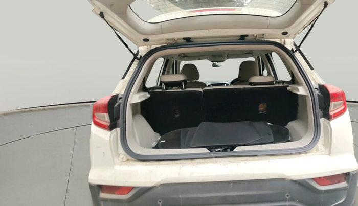 2022 Mahindra XUV300 W8 1.2 PETROL, Petrol, Manual, 46,804 km, exterior