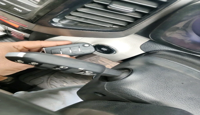 2022 Mahindra XUV300 W8 1.2 PETROL, Petrol, Manual, 46,804 km, interior