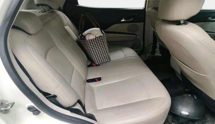 2022 Mahindra XUV300 W8 1.2 PETROL, Petrol, Manual, 46,804 km, interior