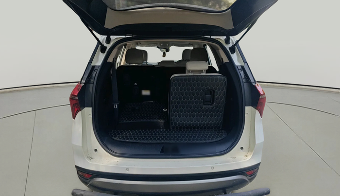 2021 Mahindra XUV700 AX 7 P AT 7 STR, Petrol, Automatic, 71,135 km, exterior