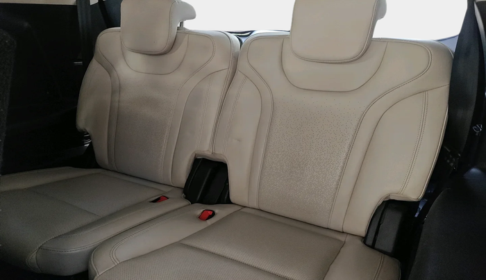 2021 Mahindra XUV700 AX 7 P AT 7 STR, Petrol, Automatic, 71,135 km, interior