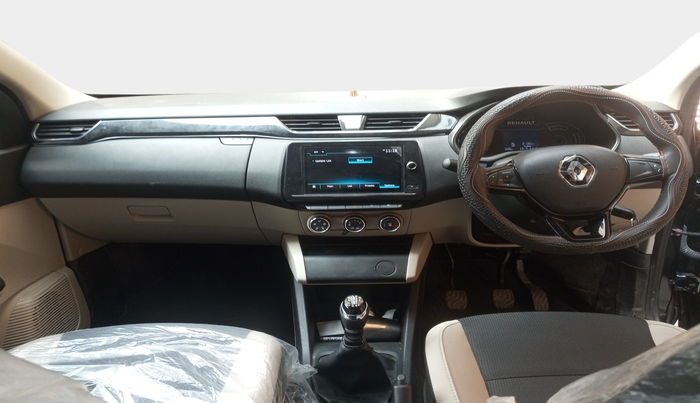 2025 Renault TRIBER RXT, Petrol, Manual, 2,132 km, interior