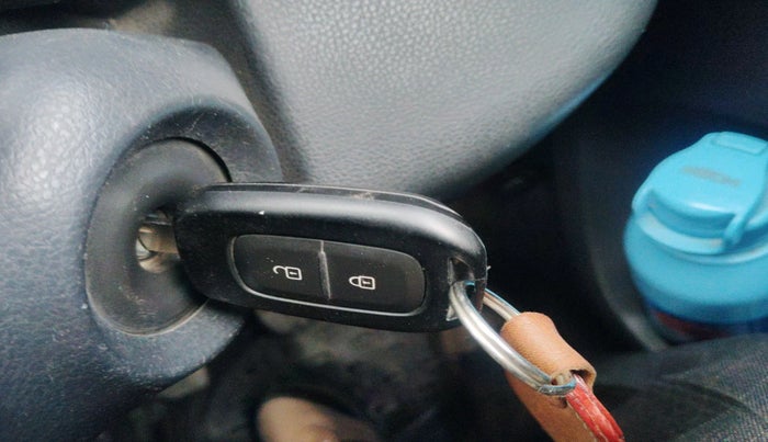 2016 Renault Kwid RXT 0.8, Petrol, Manual, 2,04,832 km, interior