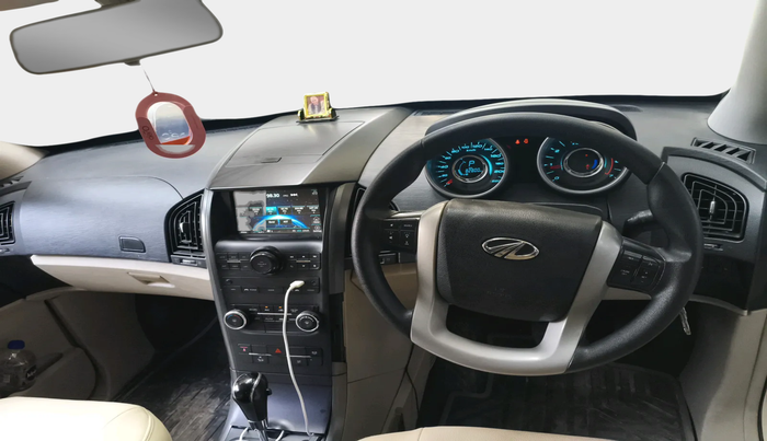 2016 Mahindra XUV500 W6 AT 1.99, Diesel, Automatic, 82,800 km, interior