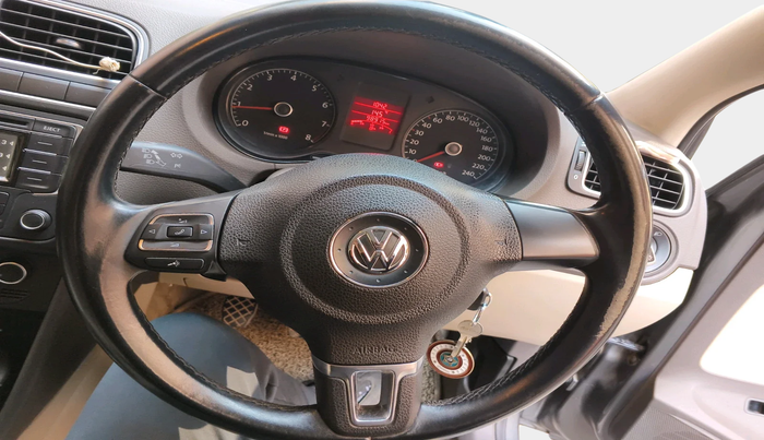 2013 Volkswagen Vento HIGHLINE 1.6 MPI, Petrol, Manual, 98,915 km, interior