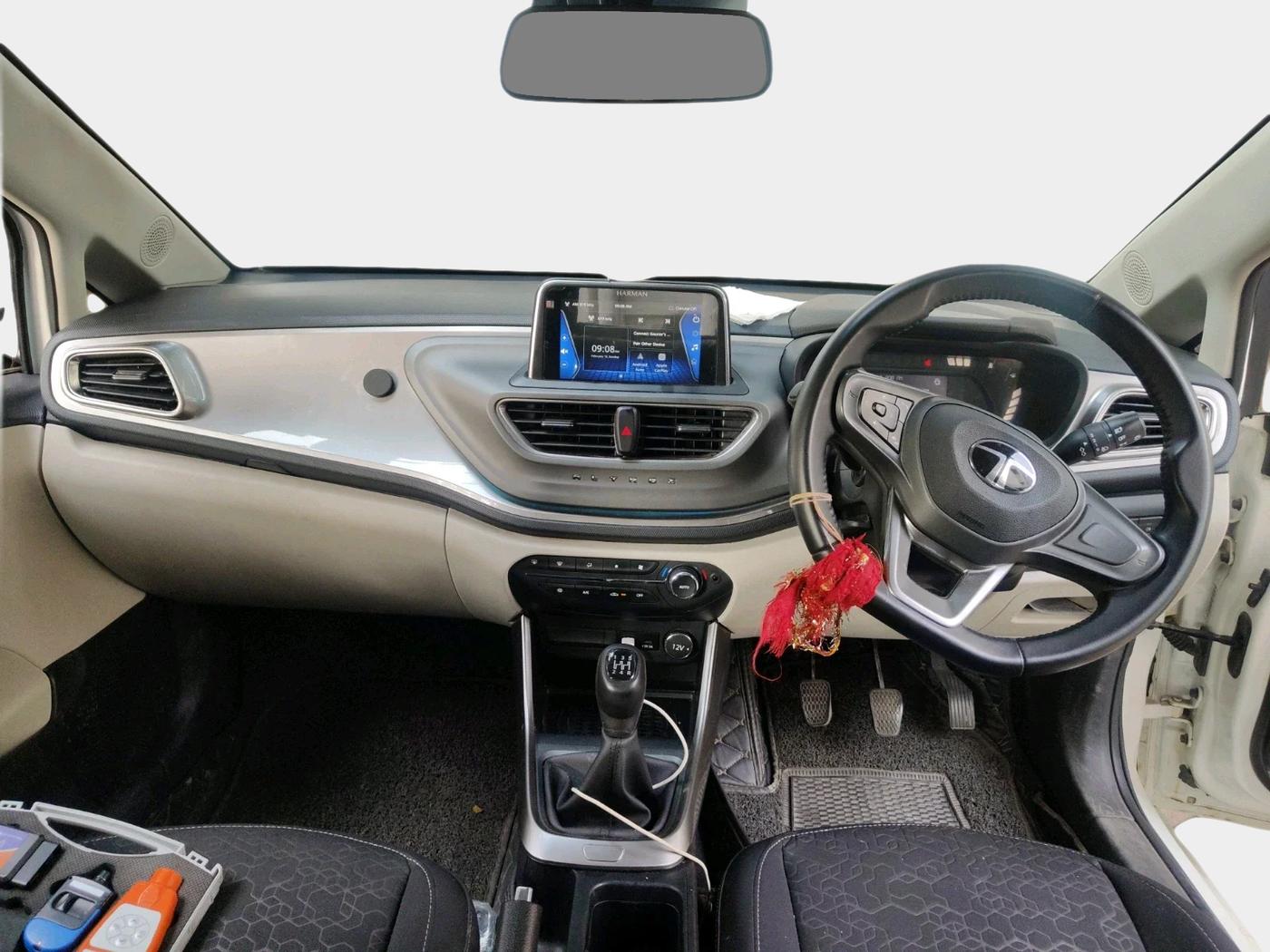 2024 Tata ALTROZ XZ PLUS SUNROOF CNG, CNG, Manual, 11,000 km, interior