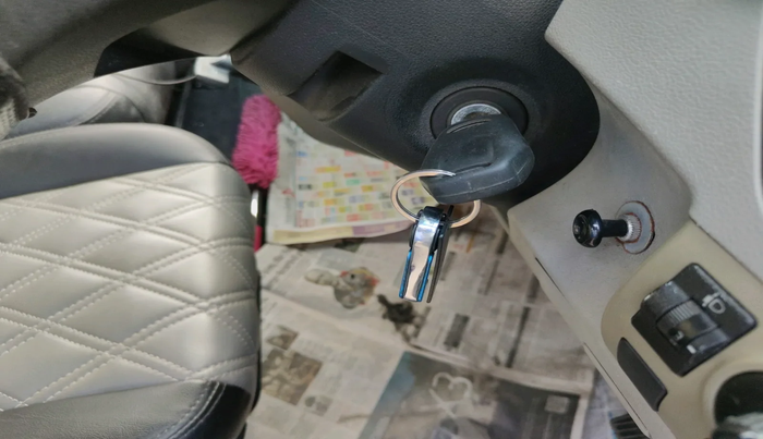 2017 Mahindra Kuv100 K6 6 STR, Petrol, Manual, 62,569 km, interior