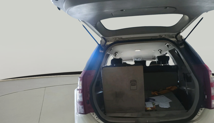 2017 Mahindra XUV500 W6 AT 1.99, Diesel, Automatic, 1,45,319 km, exterior