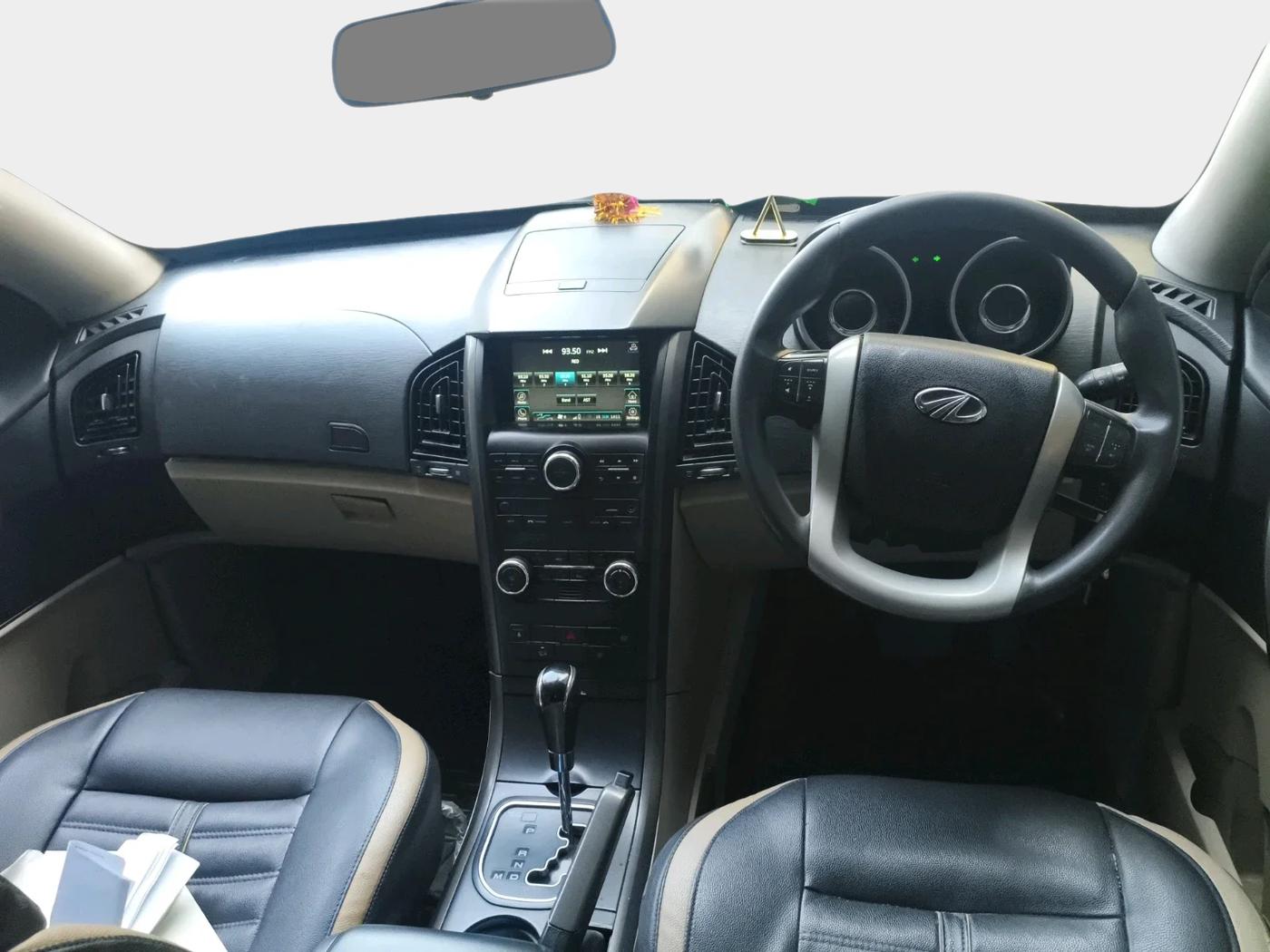 2017 Mahindra XUV500 W6 AT 1.99, Diesel, Automatic, 1,45,319 km, interior