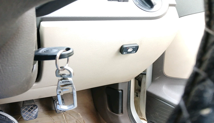 2011 Volkswagen Vento COMFORTLINE 1.6, Petrol, Manual, 65,298 km, interior