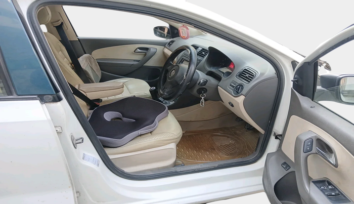 2011 Volkswagen Vento COMFORTLINE 1.6, Petrol, Manual, 65,298 km, interior