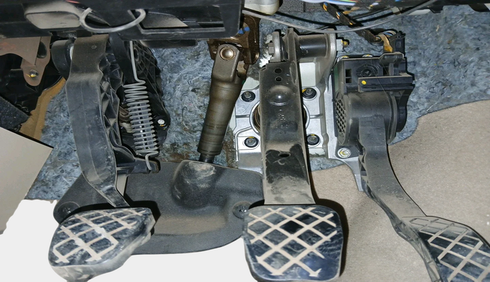 2011 Volkswagen Vento COMFORTLINE 1.6, Petrol, Manual, 65,298 km, interior