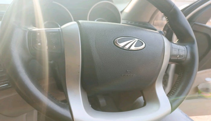 2016 Mahindra XUV500 W8, Diesel, Manual, 1,18,730 km, interior