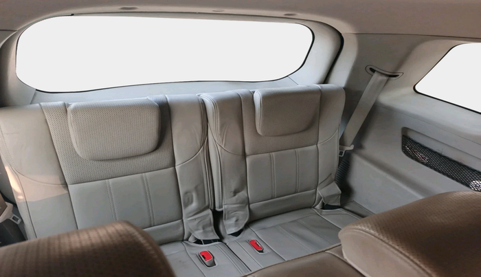 2016 Mahindra XUV500 W8, Diesel, Manual, 1,18,730 km, interior