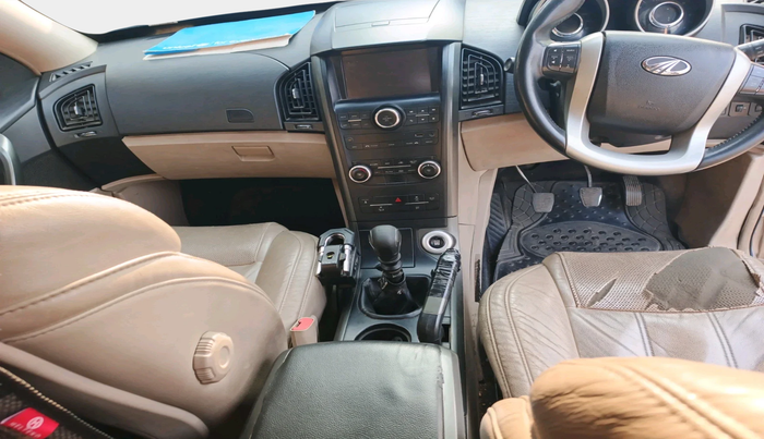 2016 Mahindra XUV500 W8, Diesel, Manual, 1,18,730 km, interior
