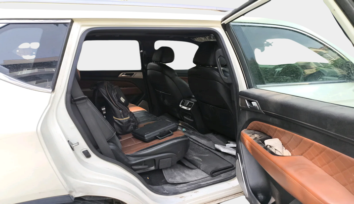 2018 Mahindra ALTURAS G4 4WD AT, Diesel, Automatic, 1,28,589 km, interior