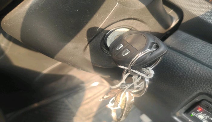 2017 Maruti Swift LXI (O), CNG, Manual, 1,03,631 km, interior