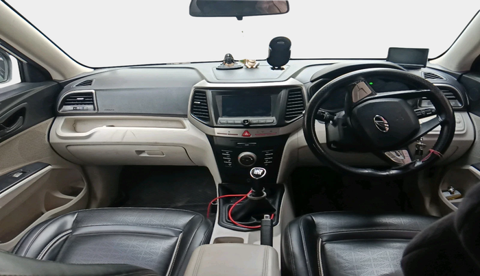 2019 Mahindra XUV300 W6 1.2 PETROL, Petrol, Manual, 38,377 km, interior
