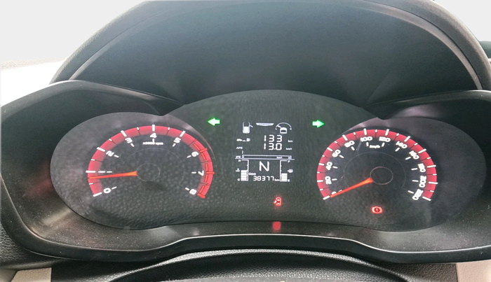 2019 Mahindra XUV300 W6 1.2 PETROL, Petrol, Manual, 38,377 km, interior