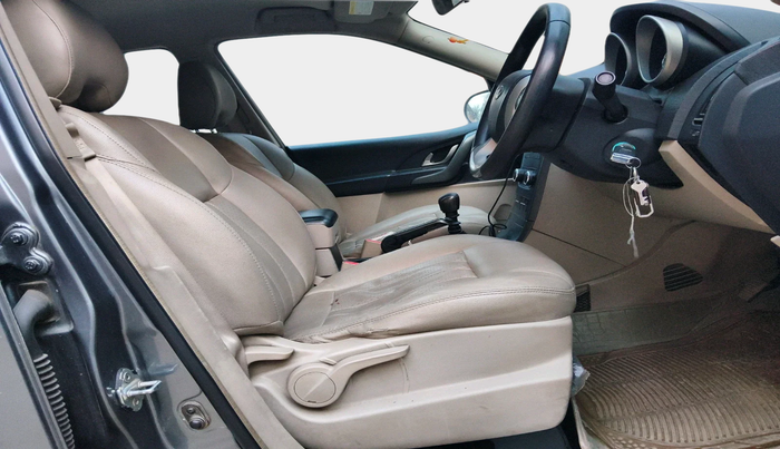 2016 Mahindra XUV500 W6, Diesel, Manual, 59,003 km, interior