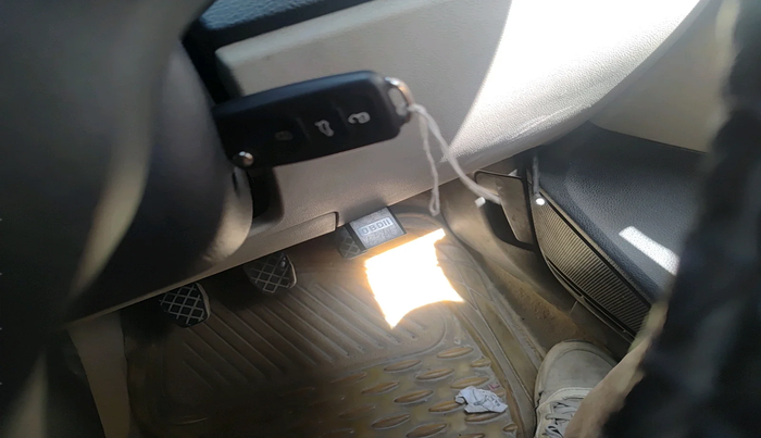 2011 Volkswagen Polo COMFORTLINE 1.2L PETROL, Petrol, Manual, 1,01,342 km, interior