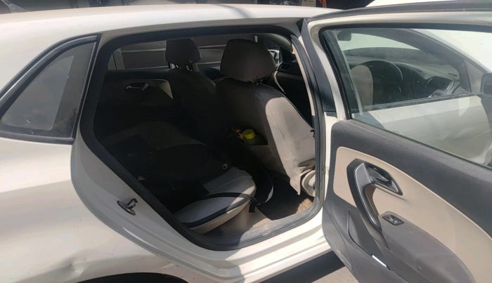 2011 Volkswagen Polo COMFORTLINE 1.2L PETROL, Petrol, Manual, 1,01,342 km, interior