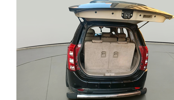 2017 Mahindra XUV500 W10 AT, Diesel, Automatic, 57,879 km, exterior