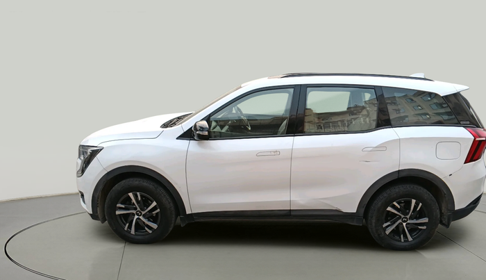 2024 Mahindra XUV700 AX 5 P MT 5 STR, Petrol, Manual, 28,597 km, exterior