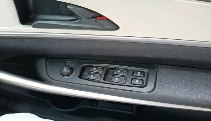 2024 Mahindra XUV700 AX 5 P MT 5 STR, Petrol, Manual, 28,597 km, interior