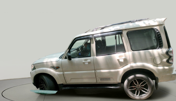 2016 Mahindra Scorpio S6 PLUS 1.99, Diesel, Manual, 97,031 km, exterior