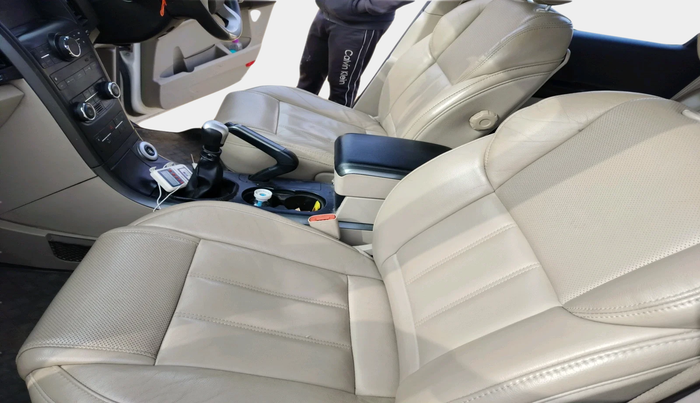 2017 Mahindra XUV500 W10 1.99, Diesel, Manual, 70,513 km, interior