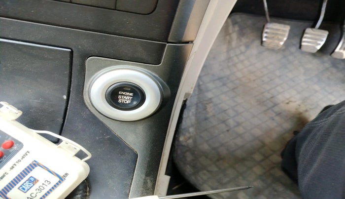 2017 Mahindra XUV500 W10 1.99, Diesel, Manual, 70,513 km, interior