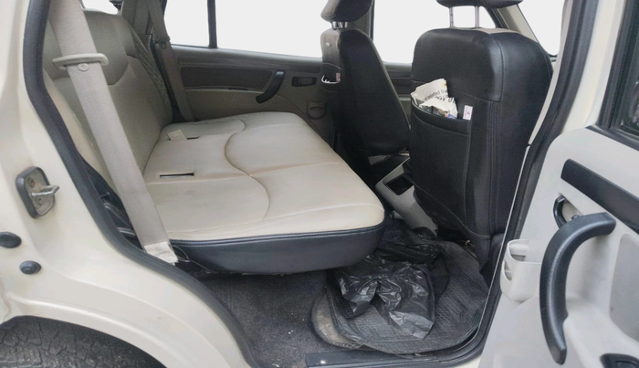 2017 Mahindra Scorpio S4 PLUS 1.99 INTELLI-HYBRID, Diesel, Manual, 96,766 km, interior