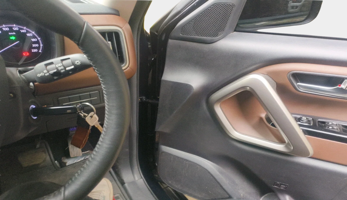 2024 Mahindra SCORPIO-N Z8 PETROL AT 7 STR, Petrol, Automatic, 27,812 km, interior