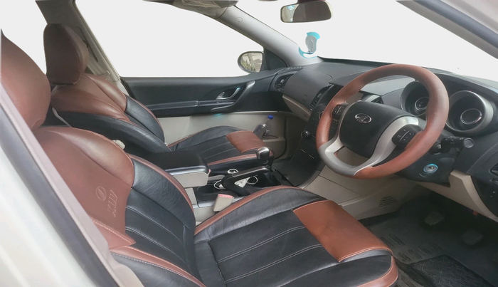 2017 Mahindra XUV500 W6 1.99, Diesel, Manual, 42,296 km, interior