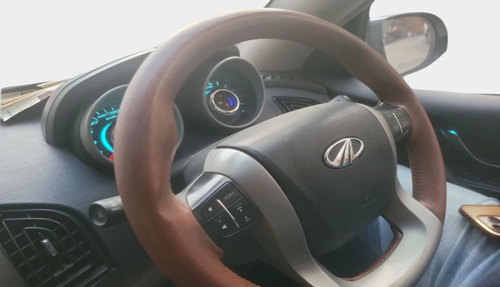 2017 Mahindra XUV500 W6 1.99, Diesel, Manual, 42,296 km, interior