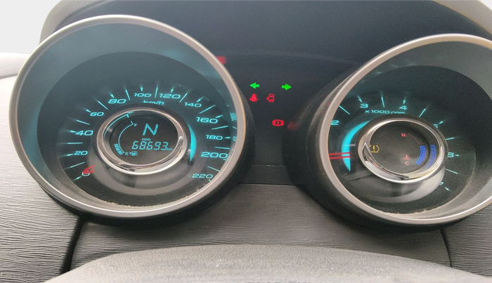 2018 Mahindra XUV500 W9, Diesel, Manual, 68,693 km, interior