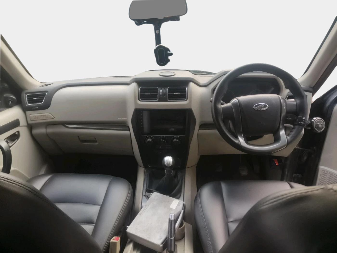 2017 Mahindra Scorpio S6 PLUS, Diesel, Manual, 44,389 km, interior