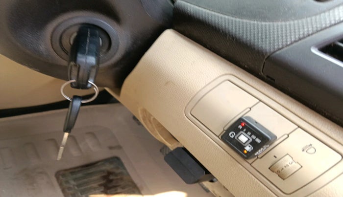 2012 Hyundai Verna FLUIDIC 1.6 VTVT EX, Petrol, Manual, 99,929 km, interior