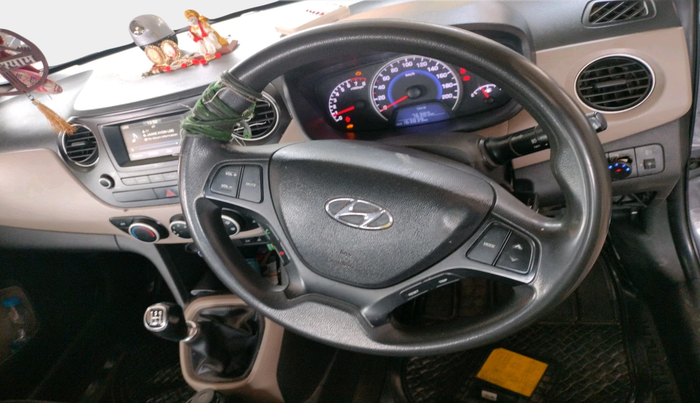 2017 Hyundai Grand i10 SPORTZ 1.2 KAPPA VTVT, Petrol, Manual, 1,63,839 km, interior