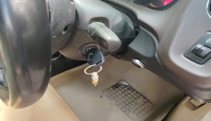 2013 Honda Amaze 1.2L I-VTEC S, CNG, Manual, 1,33,046 km, interior