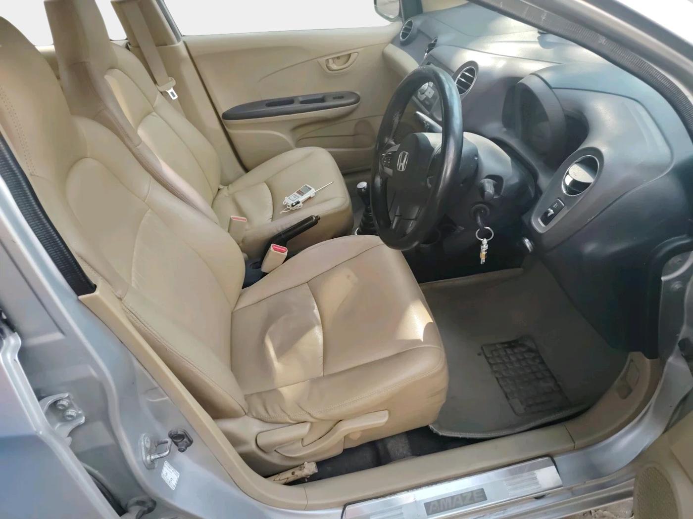 2013 Honda Amaze 1.2L I-VTEC S, CNG, Manual, 1,33,046 km, interior